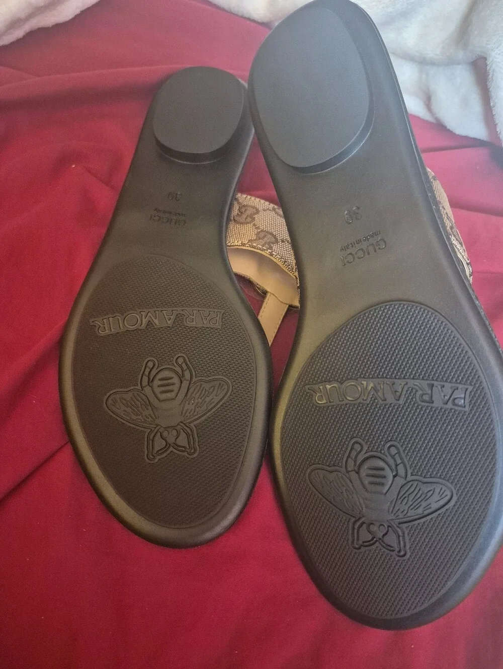 Source Unknown Black Thong Sandals with Gold Emblem and Beige Patterned Straps